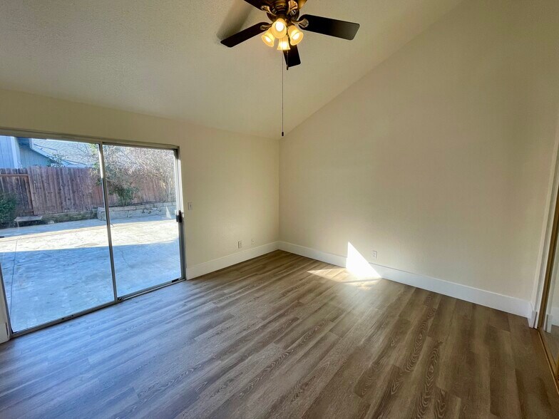 Building Photo - 6034 Centurion Cir