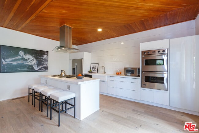 Building Photo - 465 S Sherbourne Dr