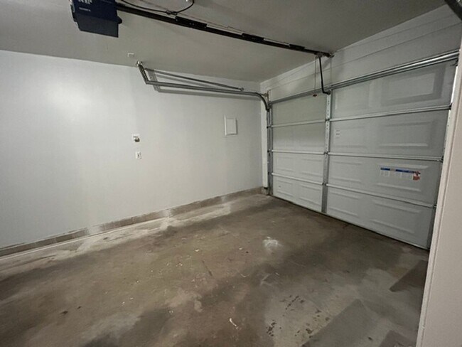Building Photo - 819-823 Riverview Terrace
