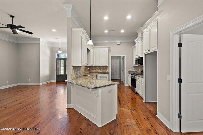 Building Photo - 1022 Trinity Dr