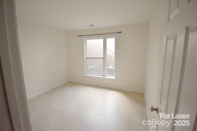 Building Photo - 620 Raphael Place