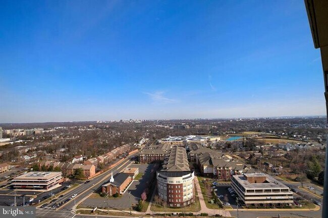 Building Photo - 3701 S George Mason Dr