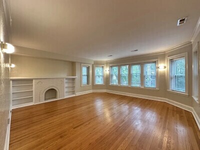 Building Photo - 2619 W Greenleaf Ave