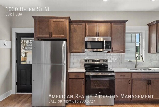 Building Photo - 1030 Helen St NE