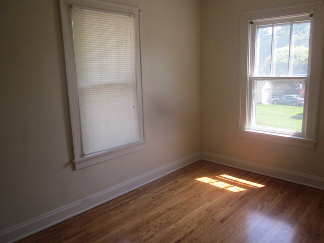 Building Photo - 2872 Indianola Ave