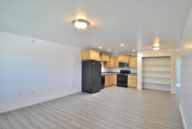 Building Photo - 387 S 1250 E