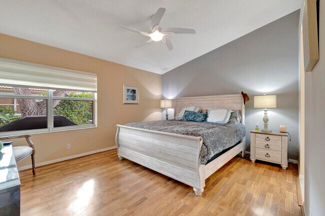 Building Photo - 6129 Heliconia Rd
