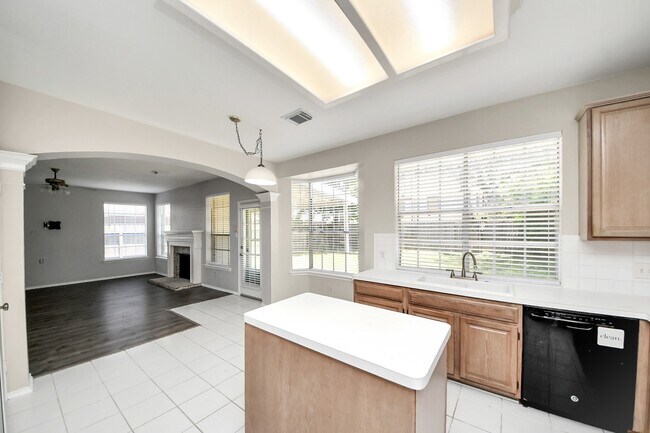 Building Photo - 16810 Valley Palms Dr