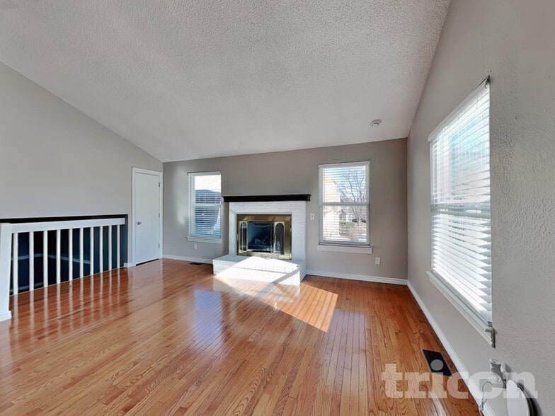 Building Photo - 5045 S Ventura St