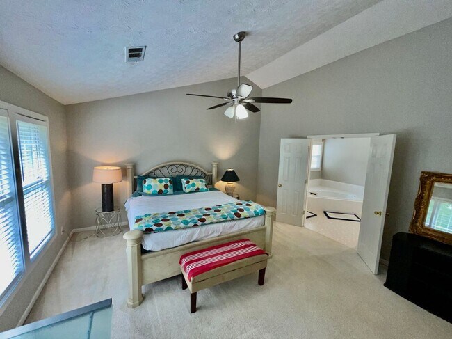 Building Photo - 2465 Lunetta Ln