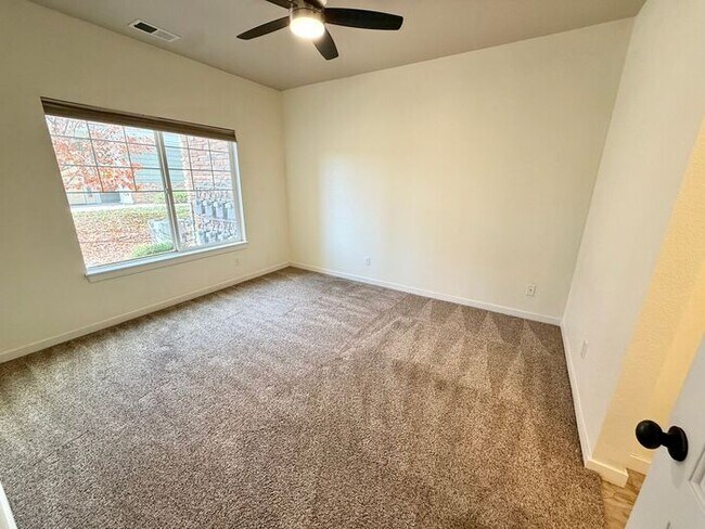 Building Photo - Fantastic 2 Bedroom, 2 Bath Ground Level Condo With Detached Garage in Loveland, Colorado