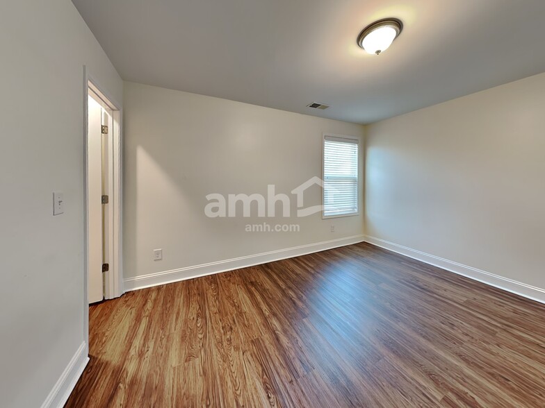 Building Photo - 564 Whitebark Ln