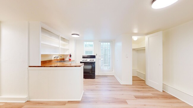Building Photo - Fantastically Located Garden Apartment