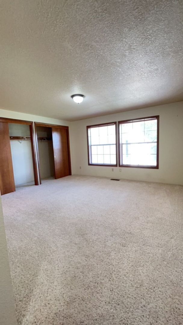 Building Photo - 3 Bedroom 2.5 Bath House