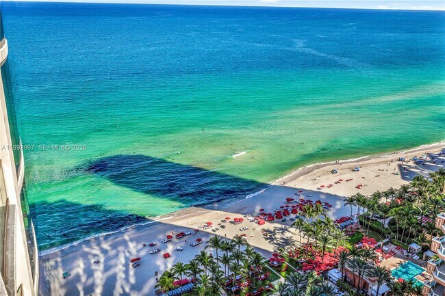 Building Photo - 17901 Collins Ave