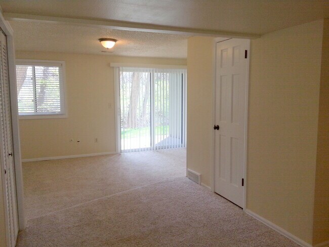 Building Photo - 1603 Cottonwood Dr