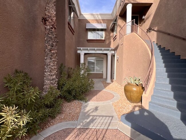 Building Photo - Condo on TPC Summerlin golf course! $2250/...