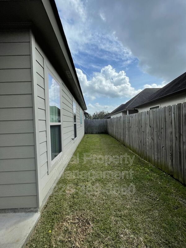 Building Photo - 12459 N Stumberg Villas Ct