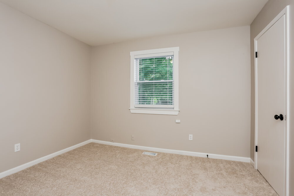 Building Photo - 2661 Deerfield Cir