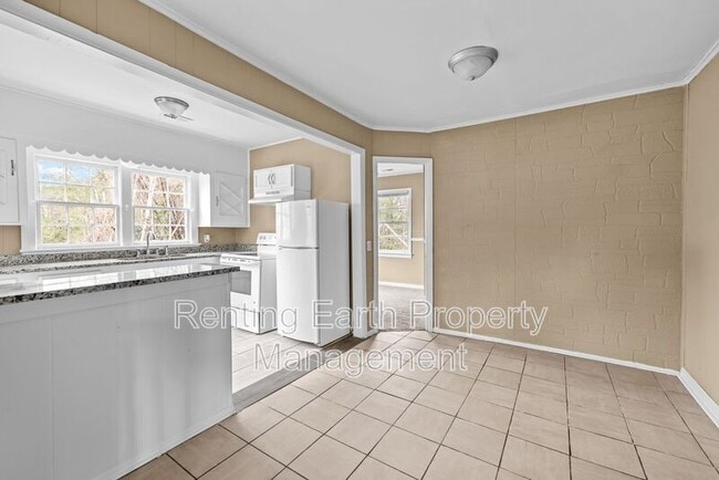 Building Photo - 942 Hillcrest Ave