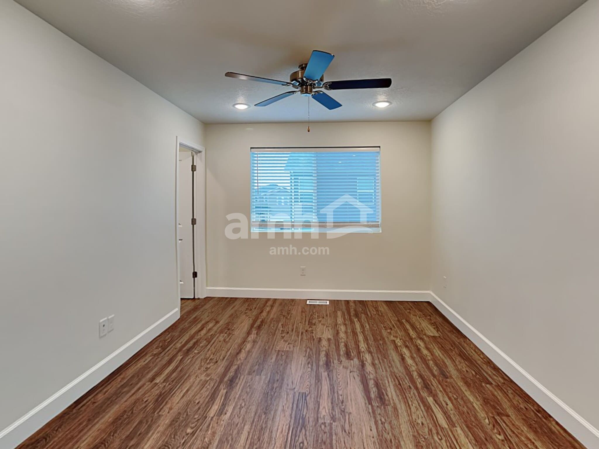 Building Photo - 2403 E Surry Way