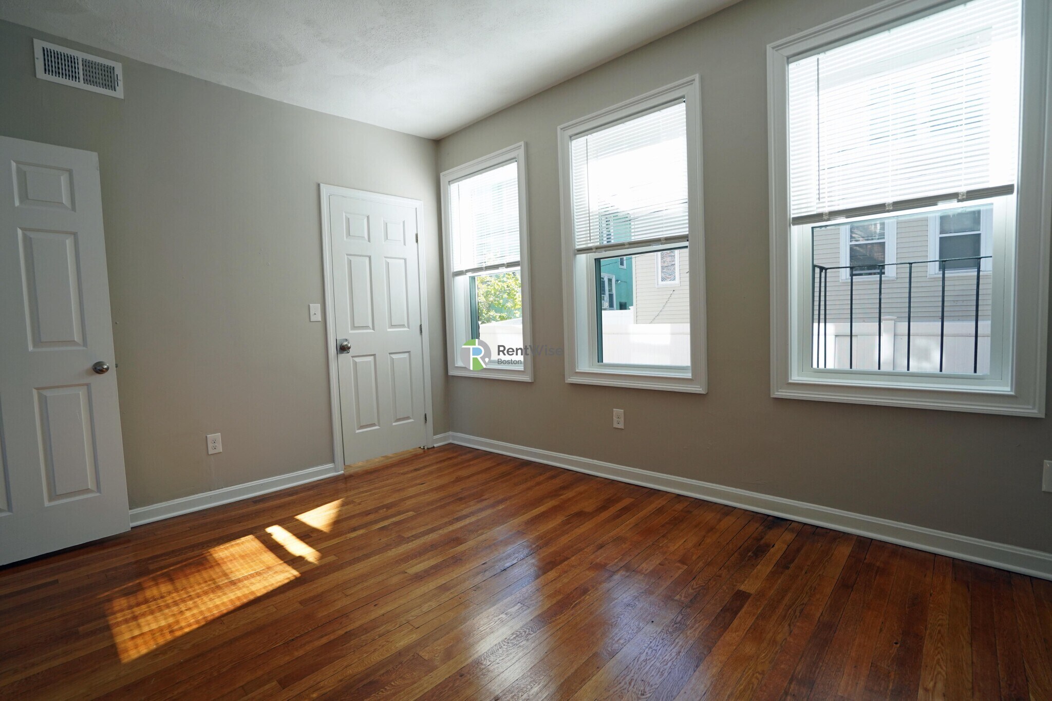 Building Photo - 14 Lorraine Ter