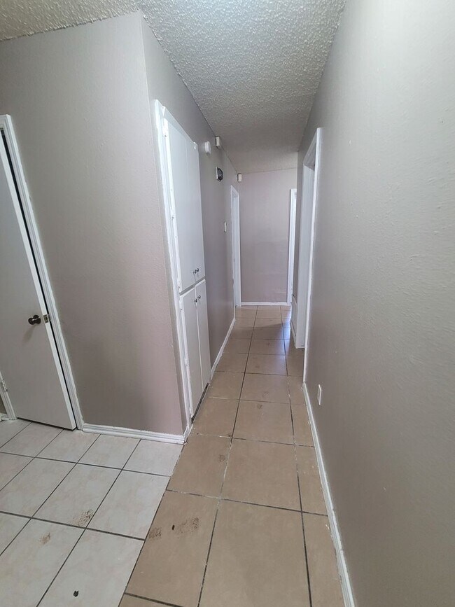 Building Photo - 4 Bedroom Rent to Own Home Available!
