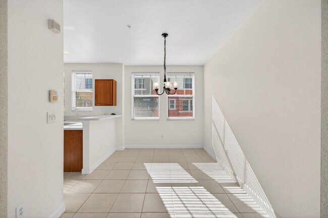 Building Photo - 4 BEDROOMS 3.5 BATHROOMS!! GATED COMMUNITY