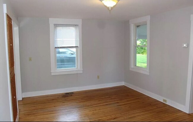 Building Photo - 35 Canaan St