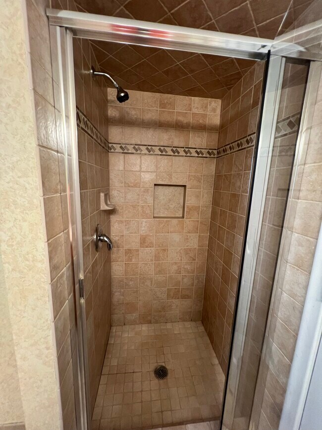 Building Photo - 1891 N Lake Dr