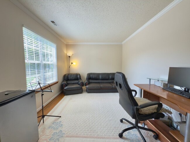 Building Photo - 4585 Village Park Dr E