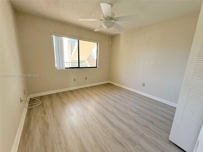 Building Photo - 10426 E Clairmont Cir