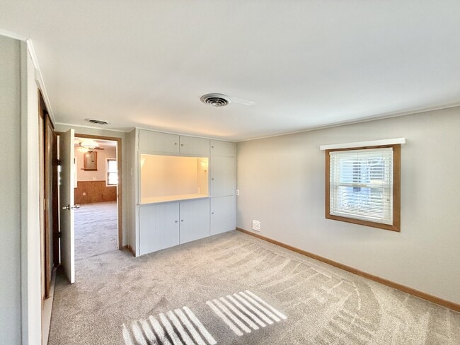 Building Photo - 2107 W Avalon Rd