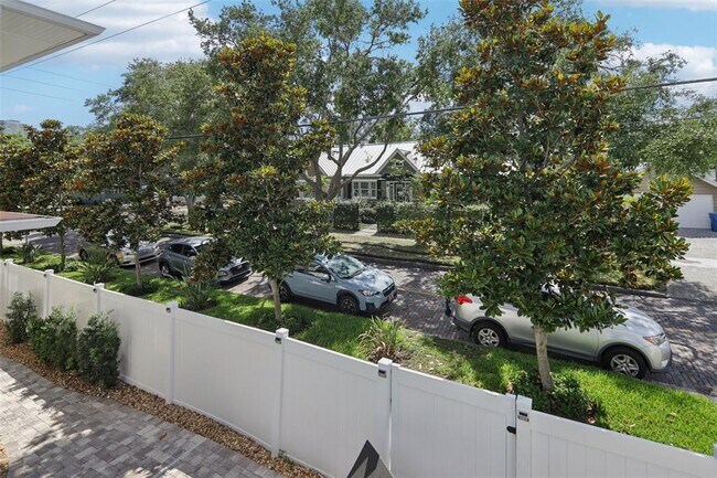 Building Photo - 157 9th Ave N