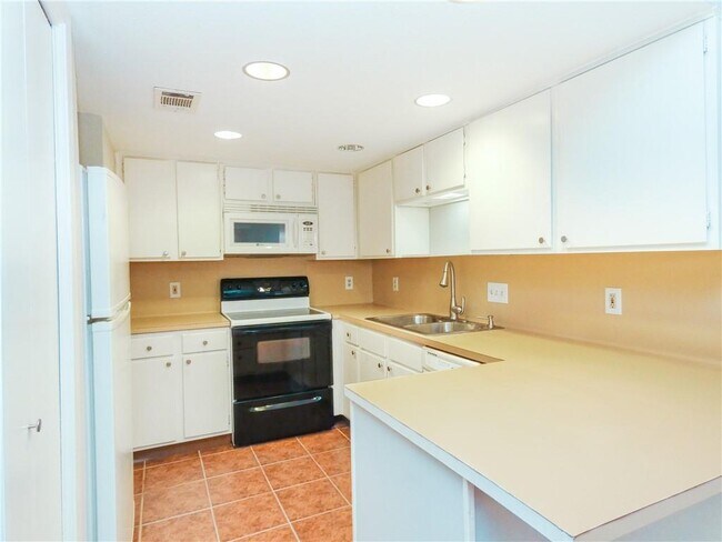 Building Photo - 8418 Fathom Cir