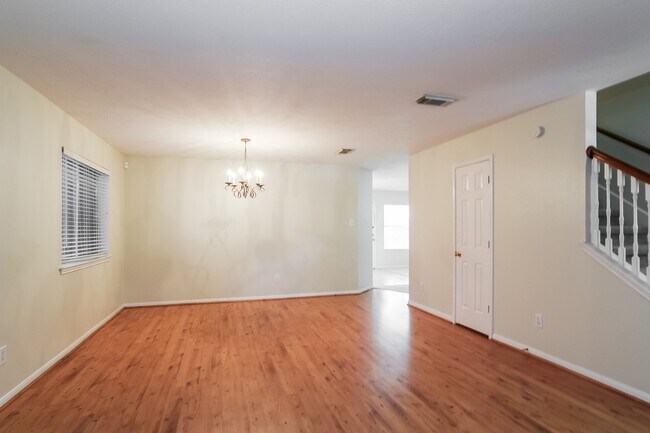 Building Photo - 2715 Fox View Cir