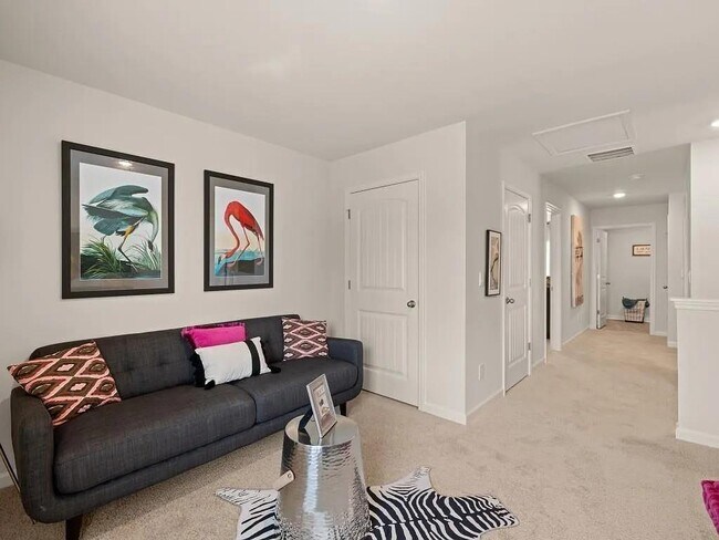 Building Photo - 215 Oak Leaf Rd