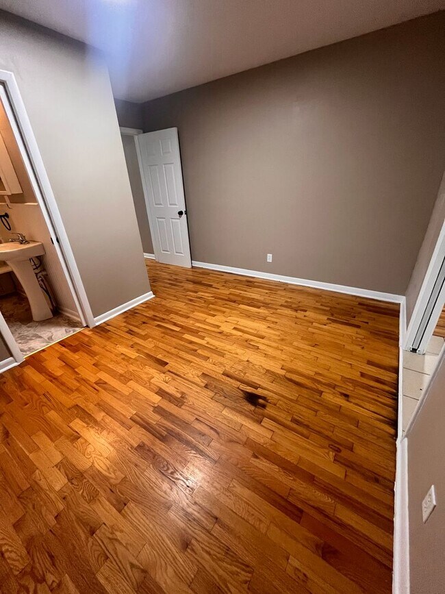 Building Photo - 3 bedroom 2 bathroom located near MSU