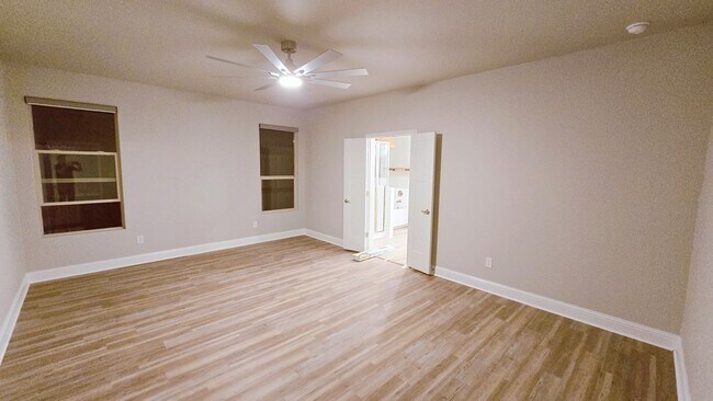 Building Photo - 26 Balmoral Cir