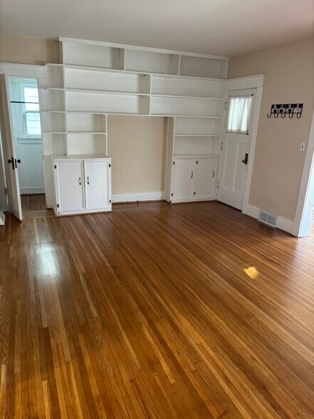 Building Photo - 275 Sterling Ave