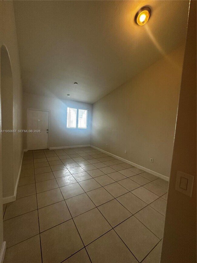 Building Photo - 2903 SE 17th Ave