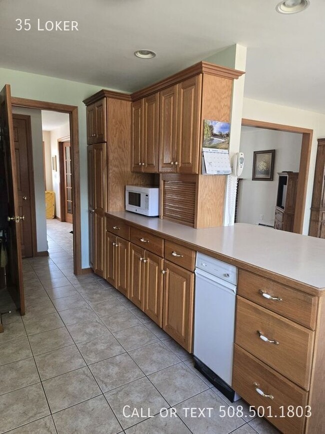 Building Photo - 35 Loker-