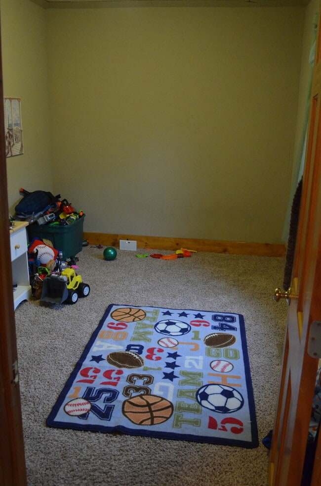 Building Photo - 3 Bedrooms, 2 Bathrooms Single Family Home in Brainerd, MN w/1 car garage