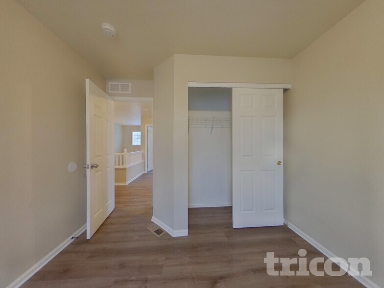 Building Photo - 1933 Prairie Hill Dr