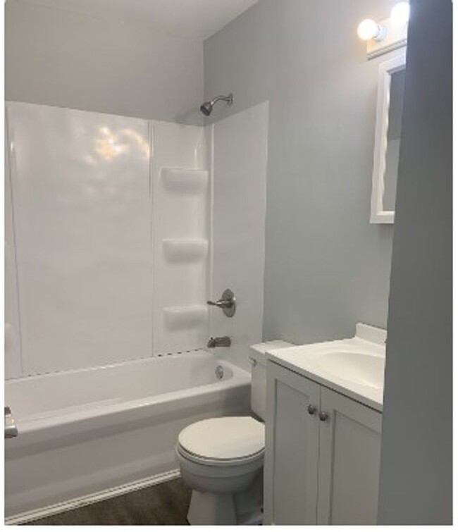 Building Photo - Cute 3 bedroom 1 bathroom house