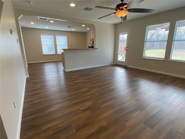 Building Photo - 141 Ruby Lake Dr