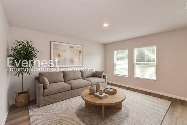 Building Photo - 5 Bed/3 Bath Home with Fenced Yard / Pet-friendly / Coming Soon!