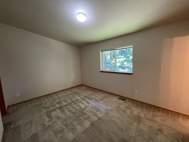 Building Photo - Beautiful Spacious 4 Bedroom 2.75 Bathroom Home in Quiet Coupeville Neighborhood!