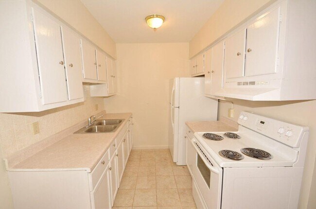 Building Photo - 3001 N Webster Ave
