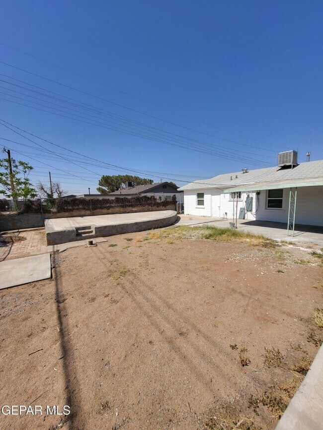 Building Photo - 1102 Cuba Dr